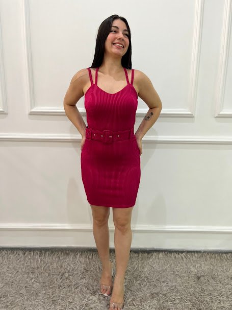 Vestido canelado com cinto