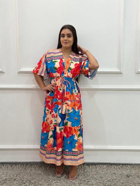 Vestido com manga em estampa tropical