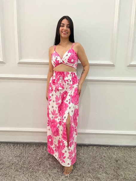 Conjunto cropped e saia estampado