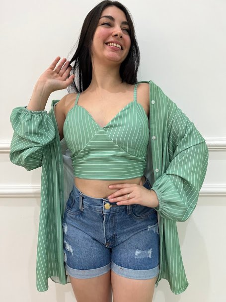 Conjunto cropped e camisa