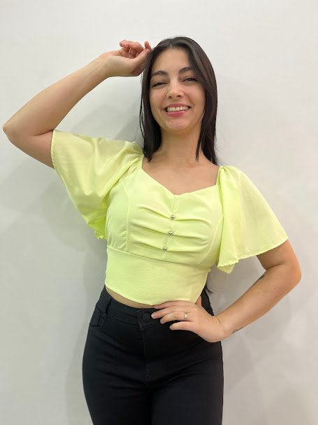 Blusa/Cropped com manga e detalhes de botões